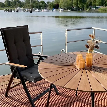 Hausboot Sunday بوتيل