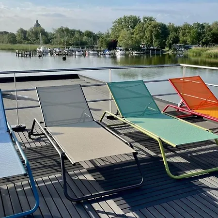 Hausboot Sunday بوتيل *