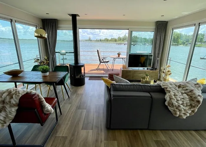 Hausboot Sunday بوتيل *